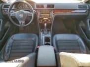 ✅ 2012 Volkswagen Passat SEL • VIN: 1VWCH7A36CC110350 • Lot: 94337685. Wystawiony na Copart z przebiegiem 111 822 mil. Bezpłatny archiwum sprzedaży aukcyjnych z USA i szczegółowy raport historii pojazdu na DreamBid. Zdjęcie 8.