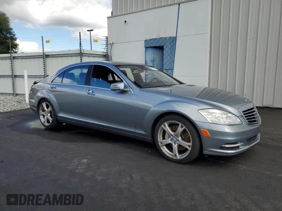 ✅ 2013 Mercedes-Benz S 550 • VIN: WDDNG7DB6DA537015 • Lot: 90448365. Listed on Copart with 131,627 mi. Free auction sales archive from the USA and detailed vehicle history report at DreamBid. Image 4.