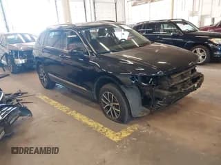 ✅ 2020 Volkswagen Tiguan SE • VIN: 3VV2B7AX1LM129407 • Lot: 42455274. Wystawiony na IAAI z przebiegiem 62 180 mil. Bezpłatny archiwum sprzedaży aukcyjnych z USA i szczegółowy raport historii pojazdu na DreamBid. Zdjęcie 1.