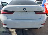 ✅ 2022 BMW 3 Series 330i • VIN: 3MW5R1J01N8C72194 • Lot: 41833596. Listed on IAAI with 24,296 mi. Free auction sales archive from the USA and detailed vehicle history report at DreamBid. Image 16.