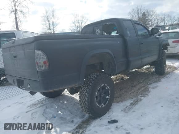 ✅ 2000 Dodge Dakota Sport • VIN: 1B7GG22N5YS524596 • Lot: 41343862. Wystawiony na IAAI z przebiegiem 145 147 mil. Bezpłatny archiwum sprzedaży aukcyjnych z USA i szczegółowy raport historii pojazdu na DreamBid. Zdjęcie 4.