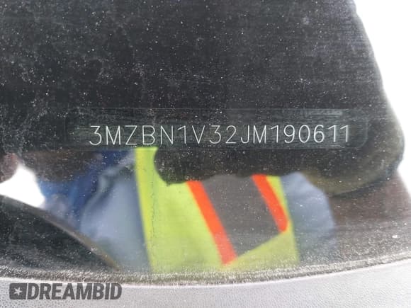 ✅ 2018 Mazda 3 Touring • VIN: 3MZBN1V32JM190611 • Lot: 42032844. Wystawiony na IAAI z przebiegiem 63 493 mil. Bezpłatny archiwum sprzedaży aukcyjnych z USA i szczegółowy raport historii pojazdu na DreamBid. Zdjęcie 9.