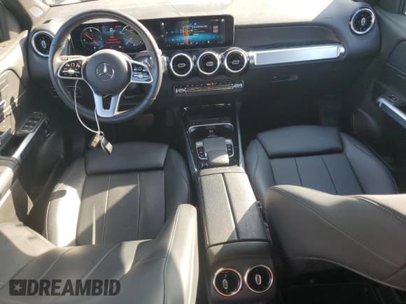 ✅ 2020 Mercedes-Benz GLB 250 • VIN: W1N4M4HB2LW022546 • Lot: 90687495. Wystawiony na Copart z przebiegiem 39 081 mil. Bezpłatny archiwum sprzedaży aukcyjnych z USA i szczegółowy raport historii pojazdu na DreamBid. Zdjęcie 8.