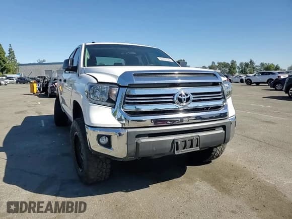 ✅ 2017 Toyota Tundra SR5 • VIN: 5TFEY5F14HX221745 • Лот: 90703085. Опубликован ранее на Copart с пробегом 65 223 миль. Бесплатный доступ к архиву аукционных продаж из США и подробный отчёт об истории автомобиля на DreamBid. Изображение 13.