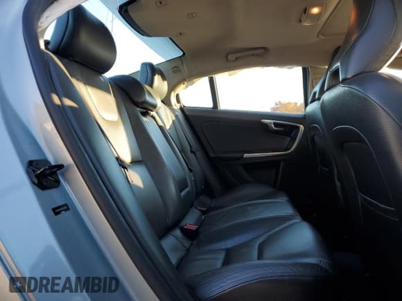 ✅ 2013 Volvo S60 T5 • VIN: YV1612FH3D2233438 • Lot: 91396345. Wystawiony na Copart z przebiegiem 69 247 mil. Bezpłatny archiwum sprzedaży aukcyjnych z USA i szczegółowy raport historii pojazdu na DreamBid. Zdjęcie 10.