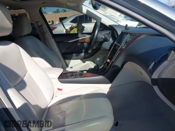 ✅ 2015 Infiniti Q50 Premium • VIN: JN1BV7AR7FM422531 • Lot: 43533744. Wystawiony na IAAI z przebiegiem 92 253 mil. Bezpłatny archiwum sprzedaży aukcyjnych z USA i szczegółowy raport historii pojazdu na DreamBid. Zdjęcie 5.