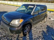 ✅ 2010 Kia Soul + • VIN: KNDJT2A23A7123324 • Лот: 94490715. Опубликован ранее на Copart с пробегом 180 153 миль. Бесплатный доступ к архиву аукционных продаж из США и подробный отчёт об истории автомобиля на DreamBid. Изображение 1.