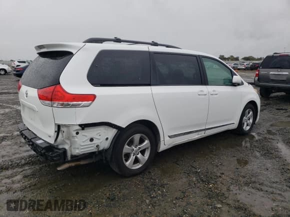 ✅ 2014 Toyota Sienna LE • VIN: 5TDKK3DC7ES481247 • Lot: 86280535. Listed on Copart with 73,333 mi. Free auction sales archive from the USA and detailed vehicle history report at DreamBid. Image 3.