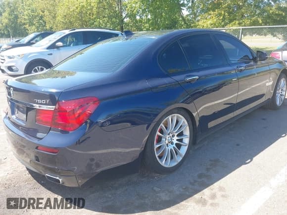 ✅ 2014 BMW 7 Series 750i xDrive • VIN: WBAYB6C50ED225023 • Lot: 43158633. Wystawiony na IAAI z przebiegiem 111 418 mil. Bezpłatny archiwum sprzedaży aukcyjnych z USA i szczegółowy raport historii pojazdu na DreamBid. Zdjęcie 4.