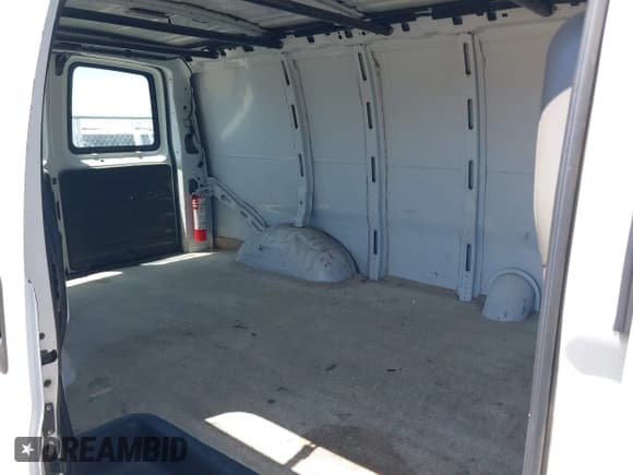 ✅ 2005 Chevrolet Express Cargo • VIN: 1GCFG15X951192053 • Lot: 42615770. Listed on IAAI with 304,160 mi. Free auction sales archive from the USA and detailed vehicle history report at DreamBid. Image 8.