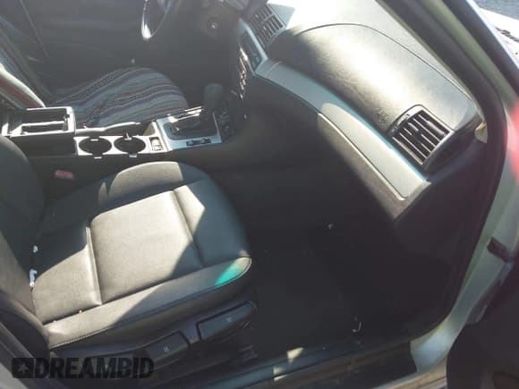 ✅ 2004 BMW 3 Series 325i • VIN: WBAET37484NJ95147 • Lot: 42582889. Listed on IAAI with 246,354 mi. Free auction sales archive from the USA and detailed vehicle history report at DreamBid. Image 5.