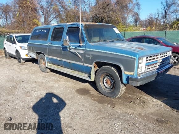 ✅ 1988 Chevrolet Suburban • VIN: 1GNGR26NXJF113866 • Lot: 43812716. Listed on IAAI with 87,996 mi. Free auction sales archive from the USA and detailed vehicle history report at DreamBid. Image 1.