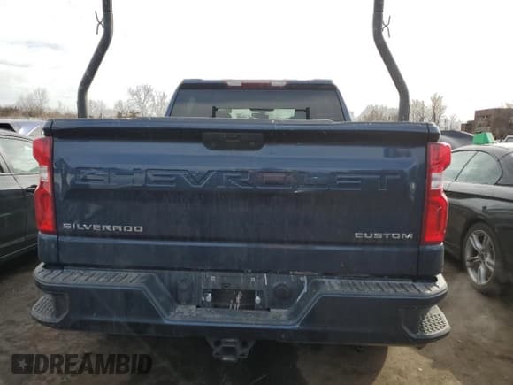 ✅ 2021 Chevrolet Silverado 1500 Custom • VIN: 1GCPYBEH8MZ116002 • Lot: 46158675. Wystawiony na Copart z przebiegiem 106 535 mil. Bezpłatny archiwum sprzedaży aukcyjnych z USA i szczegółowy raport historii pojazdu na DreamBid. Zdjęcie 6.