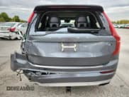 ✅ 2019 Volvo XC90 Momentum • VIN: YV4A22PKXK1452968 • Lot: 82391075. Wystawiony na Copart z przebiegiem 75 468 mil. Bezpłatny archiwum sprzedaży aukcyjnych z USA i szczegółowy raport historii pojazdu na DreamBid. Zdjęcie 6.