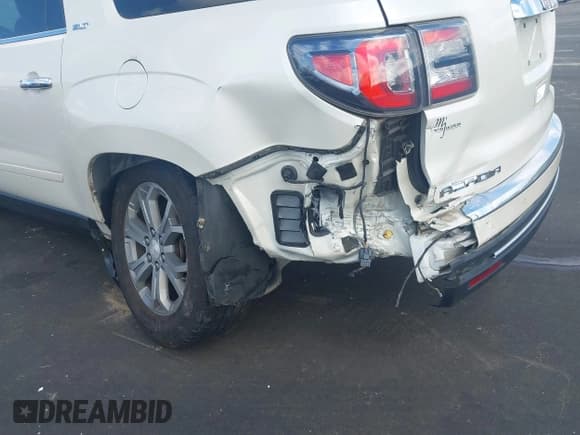 ✅ 2015 GMC Acadia SLT • VIN: 1GKKRRKD6FJ176111 • Lot: 43061169. Wystawiony na IAAI z przebiegiem 107 287 mil. Bezpłatny archiwum sprzedaży aukcyjnych z USA i szczegółowy raport historii pojazdu na DreamBid. Zdjęcie 6.