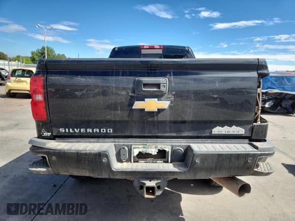 ✅ 2019 Chevrolet Silverado 2500HD High Country • VIN: 1GC1KUEY5KF117111 • Lot: 70201175. Listed on Copart with 133,769 mi. Free auction sales archive from the USA and detailed vehicle history report at DreamBid. Image 6.