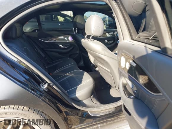 ✅ 2020 Mercedes-Benz E 63 S AMG • VIN: WDDZF8KB9LA748334 • Lot: 41318226. Wystawiony na IAAI z przebiegiem 43 135 mil. Bezpłatny archiwum sprzedaży aukcyjnych z USA i szczegółowy raport historii pojazdu na DreamBid. Zdjęcie 8.