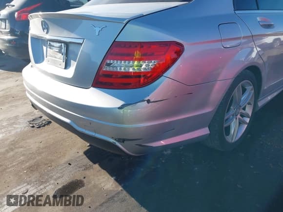 ✅ 2013 Mercedes-Benz C 250 Sport • VIN: WDDGF4HB1DA859999 • Lot: 43652859. Listed on IAAI with 161,584 mi. Free auction sales archive from the USA and detailed vehicle history report at DreamBid. Image 6.