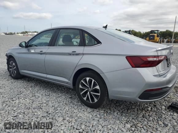 ✅ 2024 Volkswagen Jetta S • VIN: 3VW5M7BU1RM031283 • Лот: 91978765. Опубликован ранее на Copart с пробегом 45 331 миль. Бесплатный доступ к архиву аукционных продаж из США и подробный отчёт об истории автомобиля на DreamBid. Изображение 2.