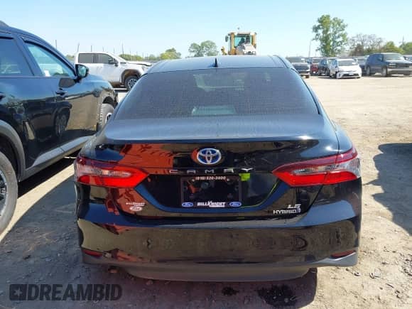 2022 Toyota Camry Hybrid LE z VIN 4T1C31AK9NU592164, wystawiony jako IAAI lot #43394960 z przebiegiem 56 727 mil mil oraz . Historia ofert i sprzedaży dostępna na DreamBid. Obrazek 17.