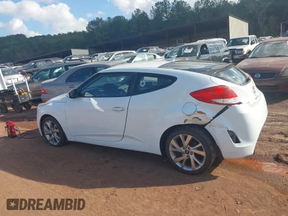 ✅ 2016 Hyundai Veloster • VIN: KMHTC6ADXGU254368 • Lot: 41531324. Wystawiony na IAAI z przebiegiem 104 196 mil. Bezpłatny archiwum sprzedaży aukcyjnych z USA i szczegółowy raport historii pojazdu na DreamBid. Zdjęcie 12.