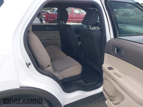 ✅ 2018 Ford Police Interceptor Utility • VIN: 1FM5K8AR7JGA15708 • Lot: 42801582. Wystawiony na IAAI z przebiegiem 129 942 mil. Bezpłatny archiwum sprzedaży aukcyjnych z USA i szczegółowy raport historii pojazdu na DreamBid. Zdjęcie 8.