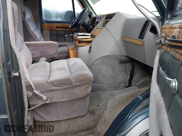 ✅ 1995 Chevrolet Chevy Van • VIN: 1GBEG25K2SF232174 • Лот: 42247426. Опубликован ранее на IAAI с пробегом 130 910 миль. Бесплатный доступ к архиву аукционных продаж из США и подробный отчёт об истории автомобиля на DreamBid. Изображение 5.