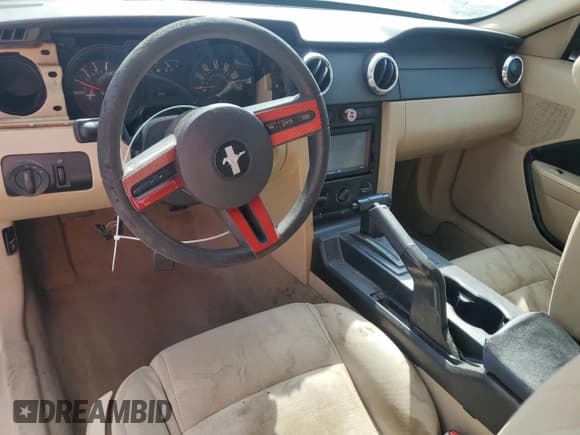 ✅ 2008 Ford Mustang Deluxe • VIN: 1ZVHT80N785140031 • Lot: 81670685. Wystawiony na Copart z przebiegiem 253 909 mil. Bezpłatny archiwum sprzedaży aukcyjnych z USA i szczegółowy raport historii pojazdu na DreamBid. Zdjęcie 8.