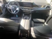 ✅ 2025 BMW X7 xDrive40i • VIN: 5UX23EM03S9X06688 • Лот: 80207945. Опубликован ранее на Copart с пробегом 34 007 миль. Бесплатный доступ к архиву аукционных продаж из США и подробный отчёт об истории автомобиля на DreamBid. Изображение 8.