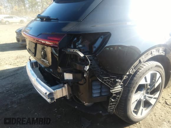 ✅ 2022 Audi e-tron Premium • VIN: WA1AAAGE0NB004791 • Lot: 43579769. Listed on IAAI with 26,952 mi. Free auction sales archive from the USA and detailed vehicle history report at DreamBid. Image 13.