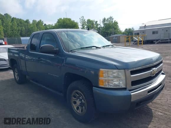 ✅ 2011 Chevrolet Silverado 1500 LS • VIN: 1GCRKREA0BZ168694 • Lot: 42818631. Wystawiony na IAAI z przebiegiem 405 702 mil mil. Skorzystaj z bezpłatnego archiwum sprzedaży aukcyjnych z USA i zobacz szczegółowy raport historii pojazdu na DreamBid. Zdjęcie 1.