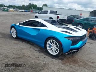 ✅ 2025 McLaren Artura • VIN: SBM16BEA2SW003019 • Lot: 42463862. Wystawiony na IAAI z przebiegiem 4 189 mil. Bezpłatny archiwum sprzedaży aukcyjnych z USA i szczegółowy raport historii pojazdu na DreamBid. Zdjęcie 3.