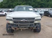 ✅ 2006 Chevrolet Silverado 2500HD LT3 • VIN: 1GCHK23D86F237137 • Lot: 42654117. Wystawiony na IAAI z przebiegiem Nie podano. Bezpłatny archiwum sprzedaży aukcyjnych z USA i szczegółowy raport historii pojazdu na DreamBid. Zdjęcie 6.