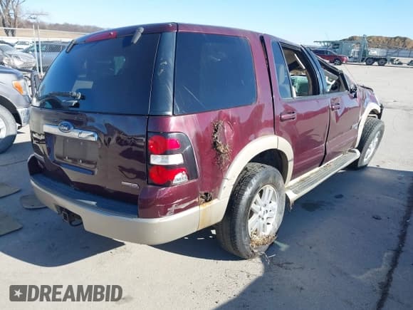 ✅ 2006 Ford Explorer Eddie Bauer • VIN: 1FMEU74E56UA44775 • Лот: 43635372. Опубликован ранее на IAAI с пробегом 298 368 миль. Бесплатный доступ к архиву аукционных продаж из США и подробный отчёт об истории автомобиля на DreamBid. Изображение 4.
