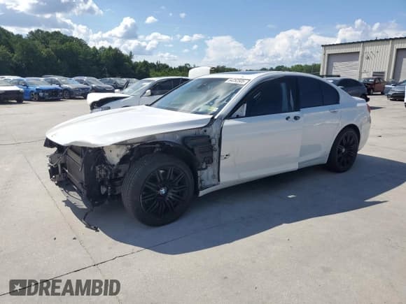 ✅ 2015 BMW 7 Series 750i xDrive • VIN: WBAYB6C51FD965925 • Lot: 64252505. Listed on Copart with 123,038 mi. Free auction sales archive from the USA and detailed vehicle history report at DreamBid. Image 1.