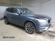 ✅ 2019 Volvo XC90 Momentum • VIN: YV4A22PK0K1417064 • Lot: 70101695. Wystawiony na Copart z przebiegiem 86 277 mil. Bezpłatny archiwum sprzedaży aukcyjnych z USA i szczegółowy raport historii pojazdu na DreamBid. Zdjęcie 4.