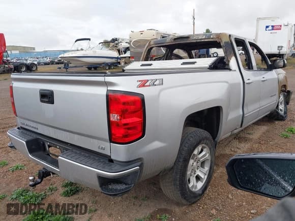 ✅ 2019 Chevrolet Silverado 1500 LT • VIN: 2GCVKPEC1K1169432 • Lot: 43174619. Wystawiony na IAAI z przebiegiem 99 402 mil. Bezpłatny archiwum sprzedaży aukcyjnych z USA i szczegółowy raport historii pojazdu na DreamBid. Zdjęcie 4.