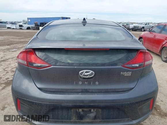 ✅ 2019 Hyundai Ioniq Blue • VIN: KMHC65LC4KU116243 • Lot: 41446996. Wystawiony na IAAI z przebiegiem 83 900 mil. Bezpłatny archiwum sprzedaży aukcyjnych z USA i szczegółowy raport historii pojazdu na DreamBid. Zdjęcie 16.