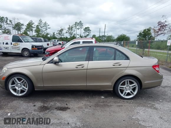✅ 2009 Mercedes-Benz C 300 Sport • VIN: WDDGF54X69R063653 • Lot: 43180934. Listed on IAAI with 122,346 mi. Free auction sales archive from the USA and detailed vehicle history report at DreamBid. Image 14.