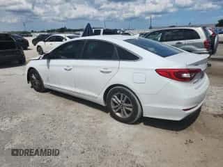2017 Hyundai Sonata 2.4L z VIN 5NPE24AF2HH552768, wystawiony jako Copart lot #65647085 z przebiegiem 83 321 mil mil oraz Szkoda całkowita • Salvage title. Historia ofert i sprzedaży dostępna na DreamBid. Obrazek 2.