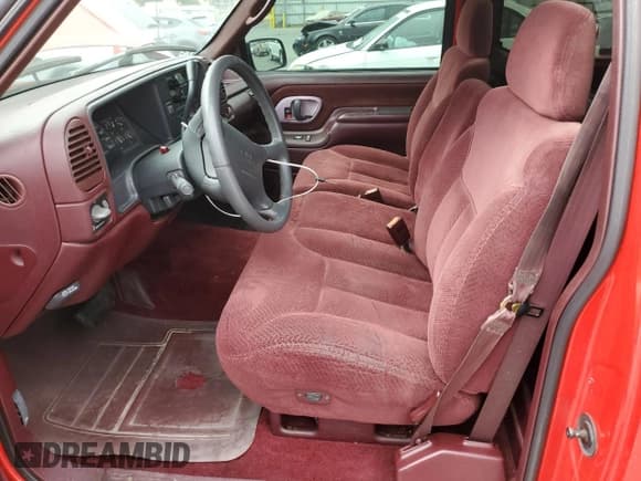 ✅ 1995 GMC Sierra 1500 • VIN: 1GTEC14K0SZ556760 • Lot: 65775125. Wystawiony na Copart z przebiegiem 174 370 mil. Bezpłatny archiwum sprzedaży aukcyjnych z USA i szczegółowy raport historii pojazdu na DreamBid. Zdjęcie 7.