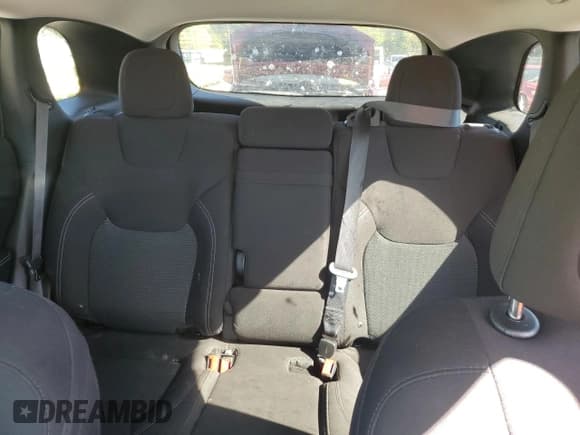 ✅ 2019 Jeep Cherokee Latitude • VIN: 1C4PJMCXXKD360013 • Lot: 86809815. Wystawiony na Copart z przebiegiem 111 518 mil. Bezpłatny archiwum sprzedaży aukcyjnych z USA i szczegółowy raport historii pojazdu na DreamBid. Zdjęcie 10.