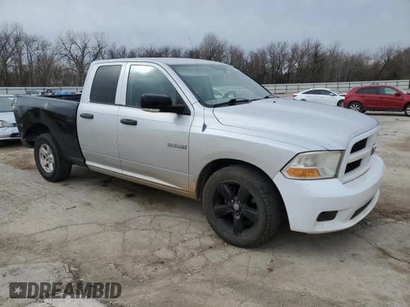 ✅ 2009 Dodge 1500 SLT • VIN: 1D3HB18P09S793216 • Lot: 48635255. Wystawiony na Copart z przebiegiem 202 182 mil. Bezpłatny archiwum sprzedaży aukcyjnych z USA i szczegółowy raport historii pojazdu na DreamBid. Zdjęcie 4.