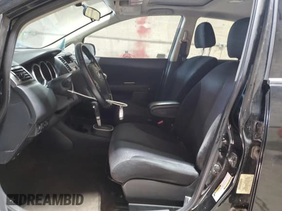 ✅ 2010 Nissan Versa S • VIN: 3N1BC1CP8AL438335 • Лот: 92344545. Опубликован ранее на Copart с пробегом 222 188 миль. Бесплатный доступ к архиву аукционных продаж из США и подробный отчёт об истории автомобиля на DreamBid. Изображение 7.