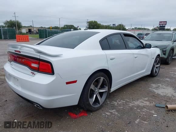 ✅ 2014 Dodge Charger RT • VIN: 2C3CDXCT7EH306894 • Lot: 43293085. Wystawiony na IAAI z przebiegiem 75 186 mil. Bezpłatny archiwum sprzedaży aukcyjnych z USA i szczegółowy raport historii pojazdu na DreamBid. Zdjęcie 4.