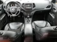 ✅ 2020 Jeep Cherokee Latitude Plus • VIN: 1C4PJMLB8LD560152 • Lot: 93030725. Wystawiony na Copart z przebiegiem 88 484 mil. Bezpłatny archiwum sprzedaży aukcyjnych z USA i szczegółowy raport historii pojazdu na DreamBid. Zdjęcie 8.