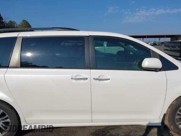 ✅ 2018 Toyota Sienna XLE • VIN: 5TDYZ3DC9JS956753 • Lot: 43255578. Listed on IAAI with 136,045 mi. Free auction sales archive from the USA and detailed vehicle history report at DreamBid. Image 13.