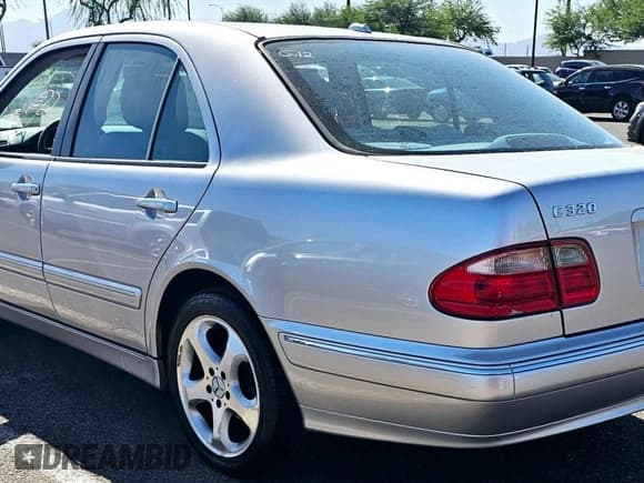 ✅ 2002 Mercedes-Benz E 320 • VIN: WDBJF65J22B493337 • Лот: 87359874. Опубликован ранее на Copart с пробегом Не указан. Бесплатный доступ к архиву аукционных продаж из США и подробный отчёт об истории автомобиля на DreamBid. Изображение 3.