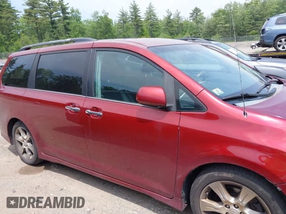 ✅ 2013 Toyota Sienna SE • VIN: 5TDXK3DC1DS319134 • Lot: 42481811. Listed on IAAI with 236,771 mi. Free auction sales archive from the USA and detailed vehicle history report at DreamBid. Image 13.