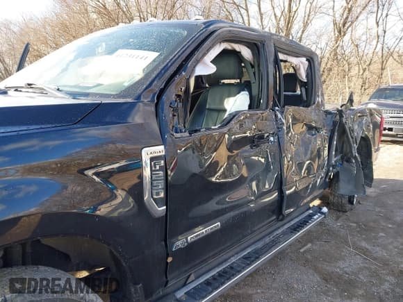 ✅ 2022 Ford F-250 XL • VIN: 1FT7W2BT6NEC70084 • Lot: 41231141. Wystawiony na IAAI z przebiegiem 102 658 mil. Bezpłatny archiwum sprzedaży aukcyjnych z USA i szczegółowy raport historii pojazdu na DreamBid. Zdjęcie 6.